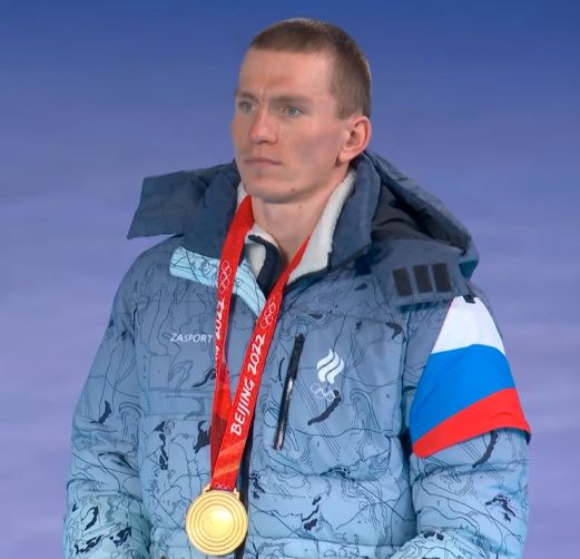 Александр Большунов на Олимпиаде в Пекине 2022 завоевал 3 золотых медали 